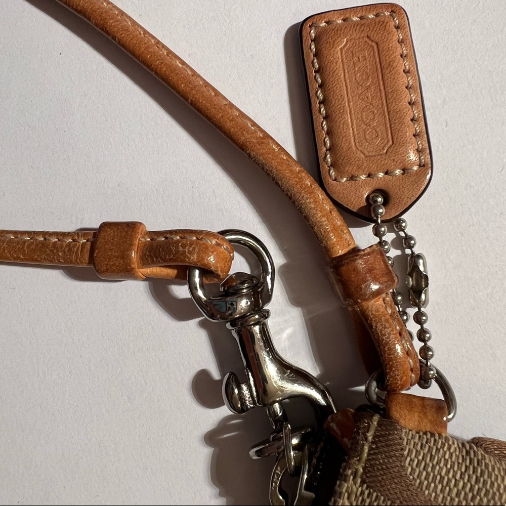 Vintage Coach Signature Canvas Wristlet - Picture 6 of 9